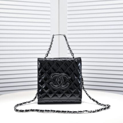 Chanel small fragrant wind Ringer chain small square bag first layer oil wax 3081 size: 20*21cm