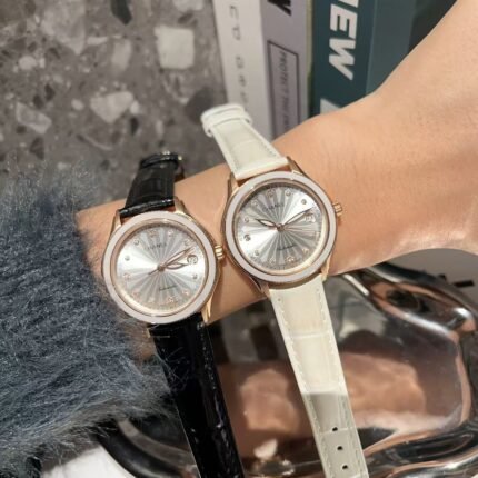 chanel an elegant temperament women's wristwatch, case unique creative, light and comfortable, bracelet by ergonomic design arc ceramic between the steel chain, perfect fit for women's slender jade wrist, size 33mm, equipped with imported quartz movement, sapphire glass!