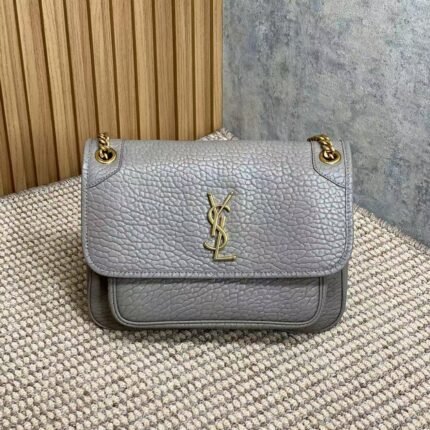 ysl saint laurent original leather ysl new niki, a little good looking Classic and versatile! Brand new vintage silver chain Leather hand feel soft, inside a main compartment a flat pocket, a zipper pocket boys carry it is also very good looking. Size:28x20x8.5cm (Multiple colors available)