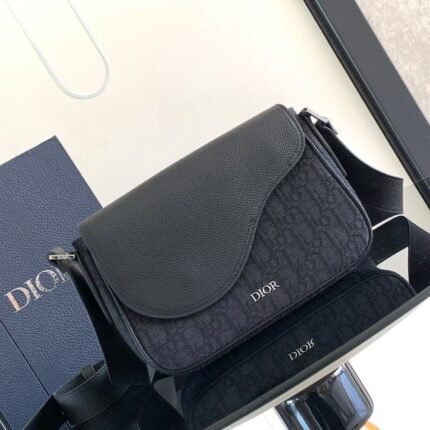 Dior Mini Saddle Messenger Bag Compact and stylish Size:23x18x6cm