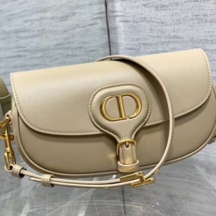 Dior bobby series latest, a physical object than the picture looks good a thousand times the bag,size:21*5*12cm