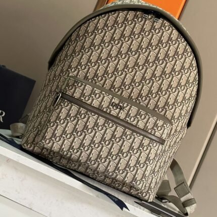 The Dior rider backpack has a minimalist silhouette and a classic, collegiate style that's full of energy Size: 30x42x15 cm
