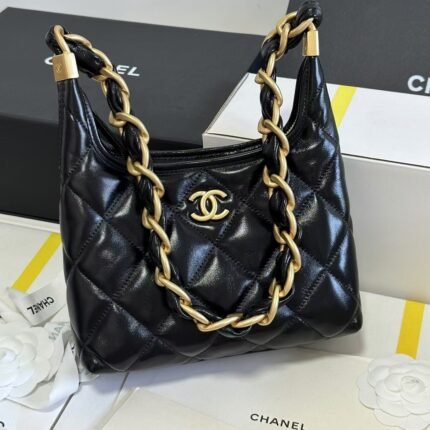 Chanel 24a handbag, size: 22.5x19.5x8.5cm Model: as4922