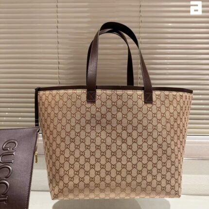 gucci new tote shopping bag fabric logo hardware original quality especially versatile and practical one like the lady quickly into it, the owner recommends the quality of the awesome Size: 37cm * 32cm (Small wallet included)