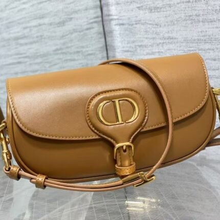 Dior bobby series latest, a bag that looks a thousand times better in person than in pictures! size:21*5*12cm