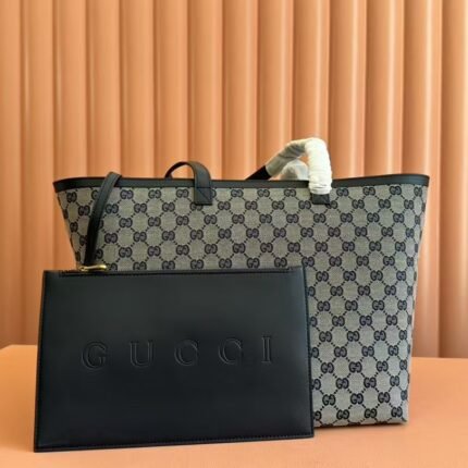 Gucci with full packaging This piece is from the gucci lido collection Dimensions:30cm(W)x28cm(H)x26cm(D) (Medium size wallet included)