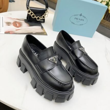 Prada 2021 spring/summer upgrade triangle standard loafer slippers size: 35-41 note shoes size when you fill shipping address