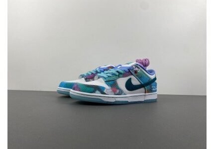 Futura Laboratories x Nike SB Dunk Low
