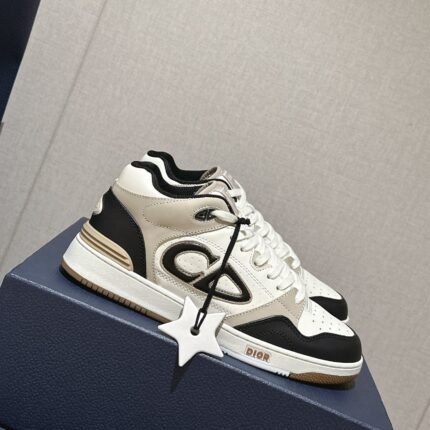Dior B57 mid-top casual shoes size: Women 35-40. Men 39-45 note shoes size when you fill shipping address