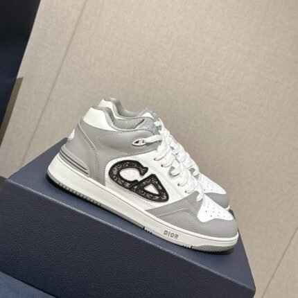 Dior B57 mid-top casual shoes size: Women 35-40. Men 39-45 note shoes size when you fill shipping address