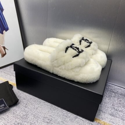 Chanel 23 new wool-drag thick sole wool slippers size: :35-40 note shoes size when you fill shipping address