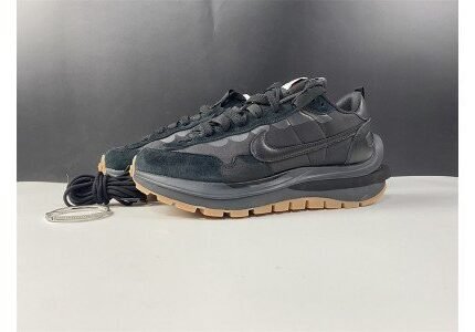 Nike Vaporwaffle Sacai Black Gum